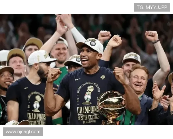 绿军深情致敬霍福德感谢你在场上场下的无私奉献与领导力 绿军深情致敬霍福德感谢你在场上场下的无私奉献与领导力